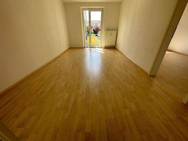 Bad mit Fenster sonniger Balkon 2.OG frei ab sofort