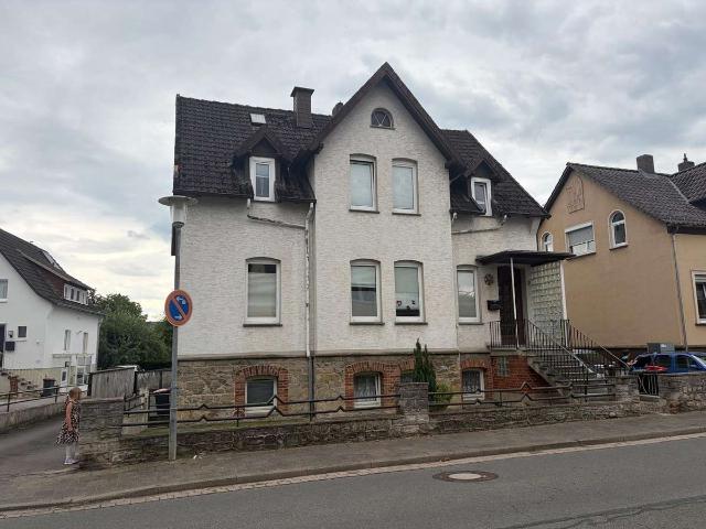 Bad Pyrmont Zweifamilienhaus mit Halle / 5 Garagen / Traumgarten