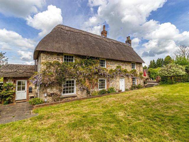 Badbury, Wiltshire SN4 4 bed detached house to rent £1,950 pcm £450 pw