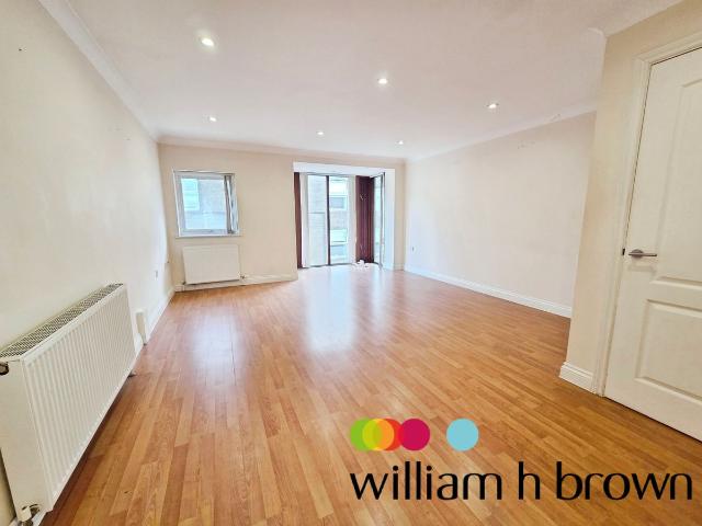 Baddow Road, Chelmsford CM2, 2 bed flat to rent, £1,400 pcm | PrimeLocation