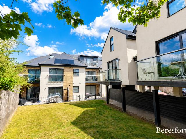 Baddow Road CM2, 3 bed flat to rent, £2,000 pcm | PrimeLocation