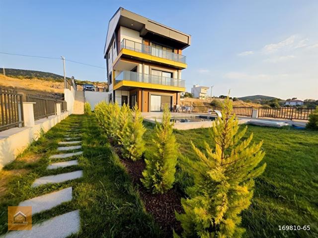 BADEMLİDE SATILIK 4+1 HAVUZLU MÜSTAKİL VİLLA