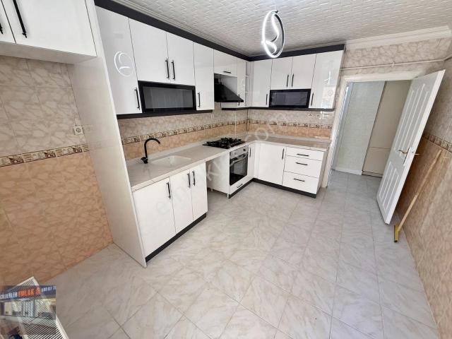 Bademlik Cadde Dibi 3+1 Kat Konumunda Balkon'lu Çift Cephe Acil!