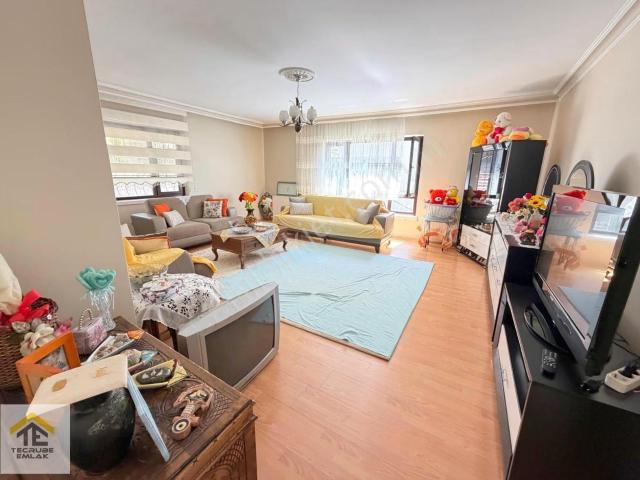 Bademlik Caddesi Yakını Orta Kat 3+1 Geniş 140m2 Asansörlü