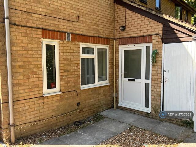 Bader Gardens, Slough, SL1 Studio to rent £1,100 pcm £254 pw