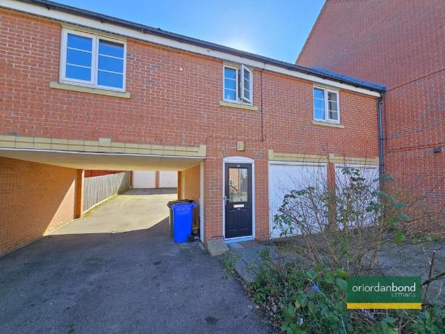 Badger Lane, Grange Park, Northampton. 2 bed coach house to rent £1,000 pcm £231 pw