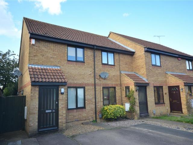 Badgers Close, Flitwick, Bedford. 2 bed end of terrace house to rent £1,150 pcm £265 pw