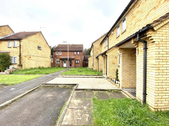 Badgers Close, Hayes UB3 2 bed house to rent £1,950 pcm £450 pw