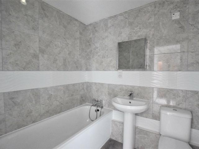 Badgers Copse, Orpington, Kent BR6, 1 bed flat to rent, £1,400 pcm | PrimeLocation