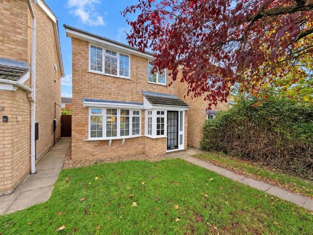 Badgers Way, Buckingham, MK18 3 bed detached house to rent £1,550 pcm £358 pw
