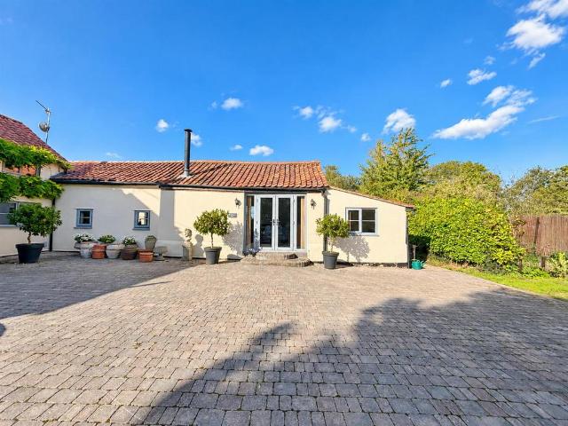 Badley Moor, Dereham 1 bed barn conversion to rent £850 pcm £196 pw