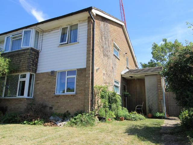 Badminton Close, Northolt UB5 2 bed maisonette to rent £1,675 pcm £387 pw