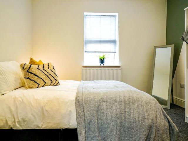 Baggholme Road, Lincoln. 1 bed in a house share to rent £412 pcm £95 pw