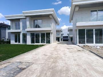 Baglıcada Yep Yeni Konsept Tek Ren Beyaz Köşk Sizi