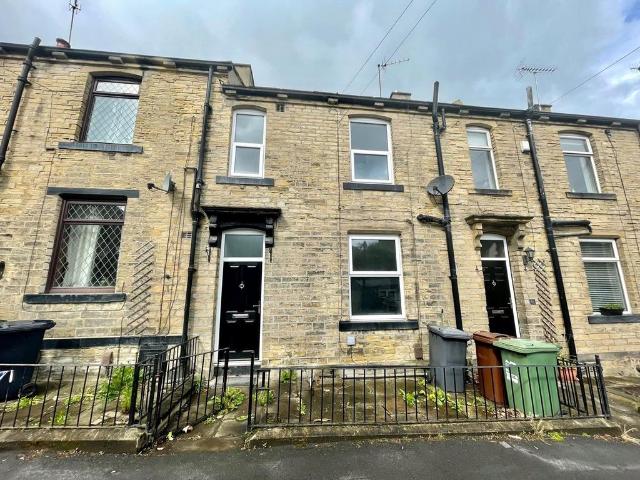 Bagley Lane, Farsley, Pudsey. 2 bed terraced house to rent £950 pcm £219 pw