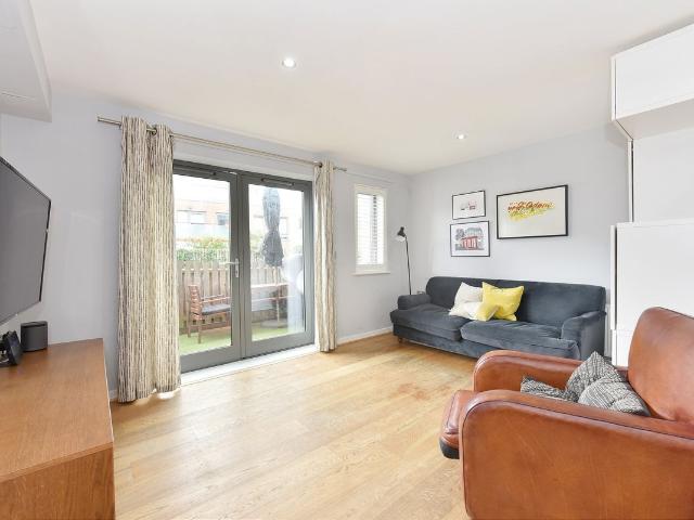 Bagleys Lane, Fulham, London SW6, 2 bed flat to rent, £2,600 pcm | PrimeLocation