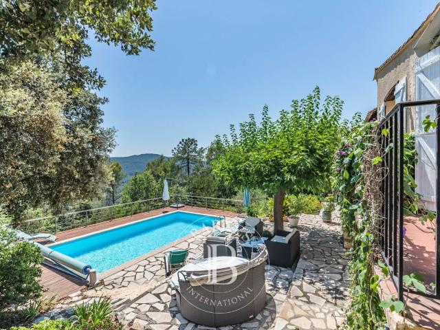 Bagnols En Forêt – Maison De Charme Avec Vue Mer 135m² Bagnols en Forêt