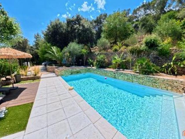Bagnols sur Cèze — Villa provençale de 150 m² sur 5 094 m², piscine, 2 dépendances, DPE A, aucun vis à vis
