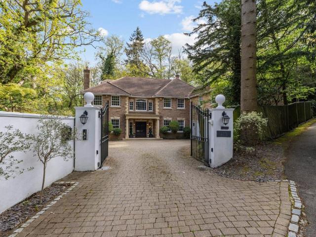Bagshot Road, Ascot, Berkshire 5 bed detached house to rent £8,500 pcm £1,962 pw