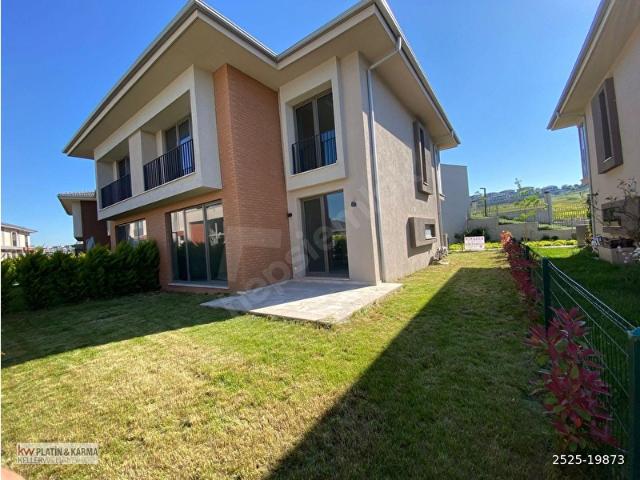 BAHÇEŞEHİR AYIŞIĞI EVLERİ A TİPİ 4+1 OTURUMA HAZIR SATILIK VİLLA