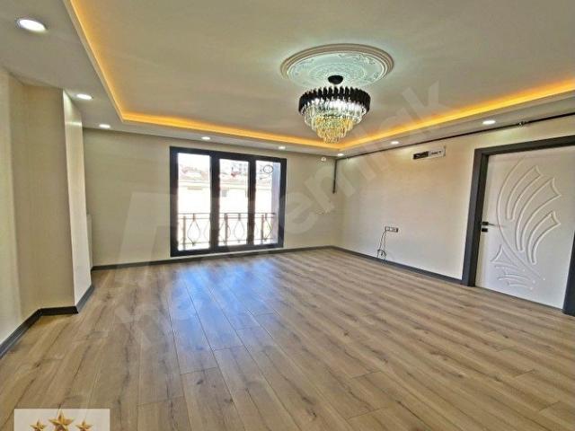 BAHÇEŞEHİR BÖLGESİN DE 1+1 YATIRIMA OTURUMA UYGUN SATILIK DAİRE