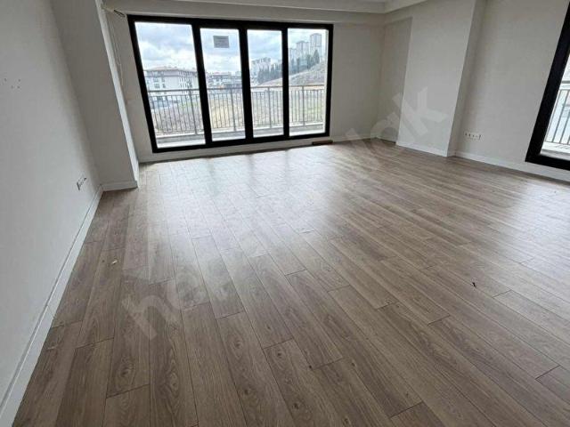 BAHÇEŞEHİR EMLAK KONUT VADİ EVLERİ 2 ETAP 4+1 SATILIK DAİRE