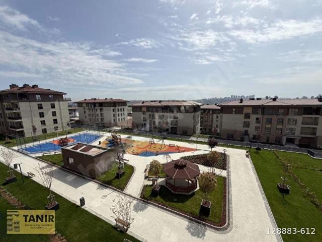 BAHÇEŞEHİR NEZİHPARK DA SATILIK LÜX SİTE İÇİNDE DAİRE