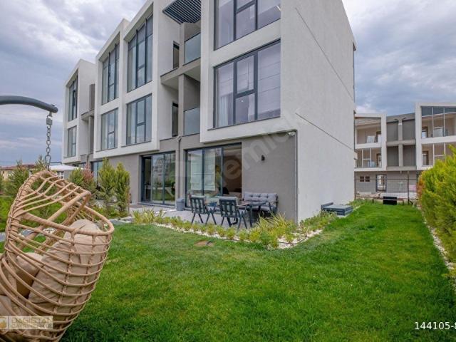 BAHÇEŞEHİRDE HEMEN TESLİM SATILIK 4+1 VİLLA VADELİ ÖDEME İMKANI