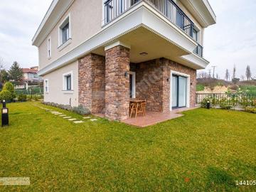BAHÇEŞEHİR'DE SENET VADELİ SATILIK ULTRA LÜKS VİLLA