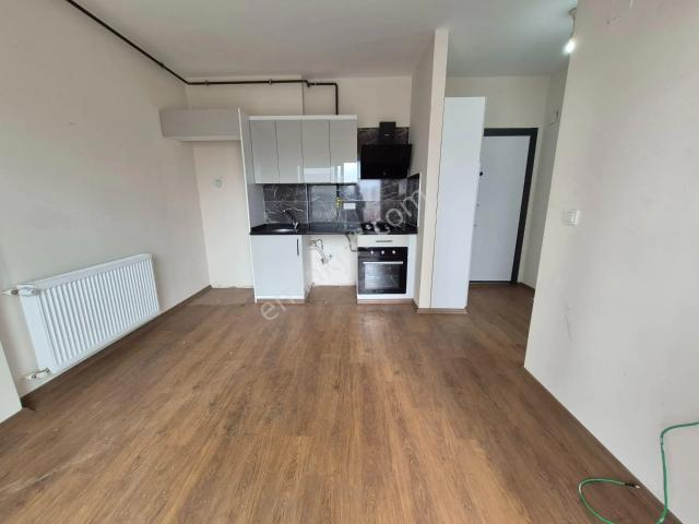 Bahçeşehir Mah.isabet Okulları Civ.d.gazlı.balkonlu.site İçi.1+1 Kiralık Daire