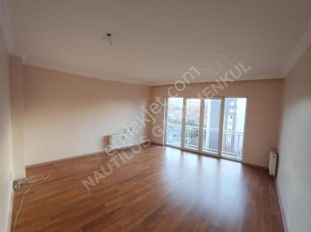 Bahçeşehir Manolya Evleri'nde Kiralık 2+1 Kapalı Mutfaklı Daire