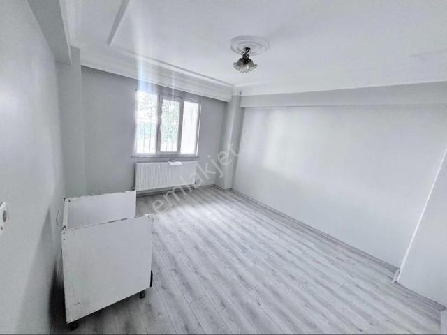 Bahçeşehir Mobilyacılar Çarşı Karşısında 2+1 70m2 Kiralık Yüksek Giriş 25,000₺