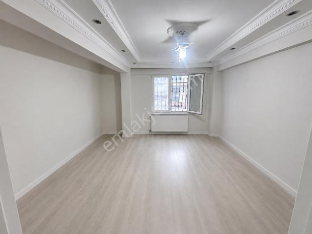 Bahçeşehir Mobilyacılar Çarşı Karsısı Satılık Daire 1+1 Geniş Ve Ferah 85 M2