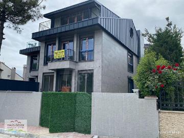 Bahçeşehir Akasya da Yıkılıp Yeniden Yapılmış 4+1 Satılık Villa