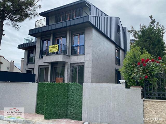 Bahçeşehir Akasya da Yıkılıp Yeniden Yapılmış 4+1 Satılık Villa