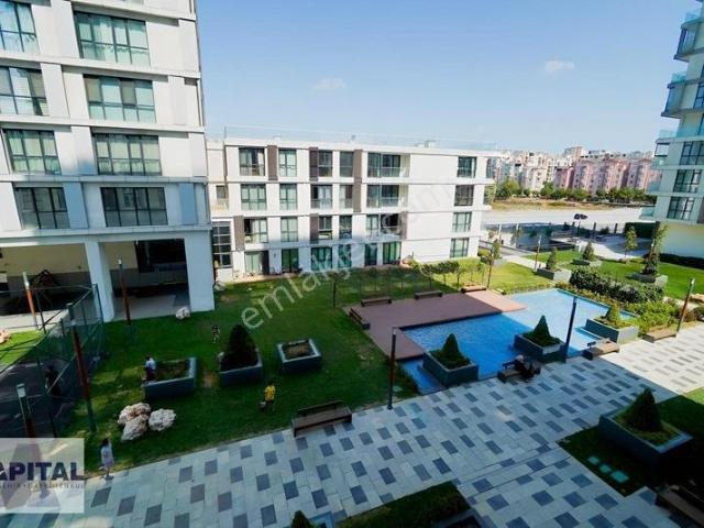 Bahçeşehir Akzirve Strada 1 'de 3+1 Bahçe Teraslı Kiralık Daire