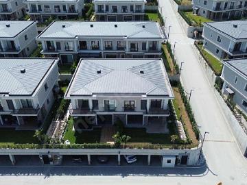 Bahçeşehir Alya Bahçe Sitesinde Satılık Köşe Ön Cephe 4+1 Villa