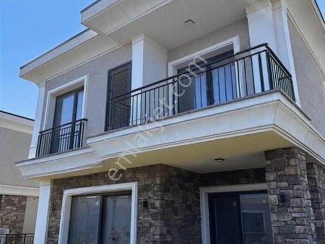 Bahçeşehir Alya Tam Müstakil 380m2 Bahçeli Kiralık Villa