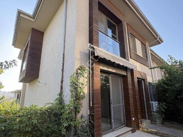 Bahçeşehir Asmalı Bahçeşehir Kiralık Köşe Villa