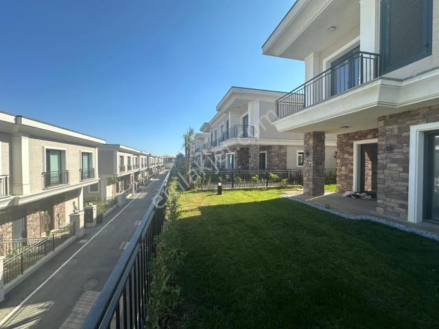 Bahçeşehir Başakşehir Oturuma Hazır Müstakil Bahçeli 5+1 Villa