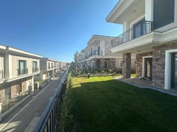 Bahçeşehir Başakşehir Oturuma Hazır Müstakil Bahçeli 5+1 Villa
