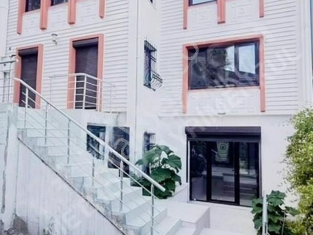 Bahçeşehir Bademler'de Sıfır Tadilatlı, 6+2 Kiralık Villa