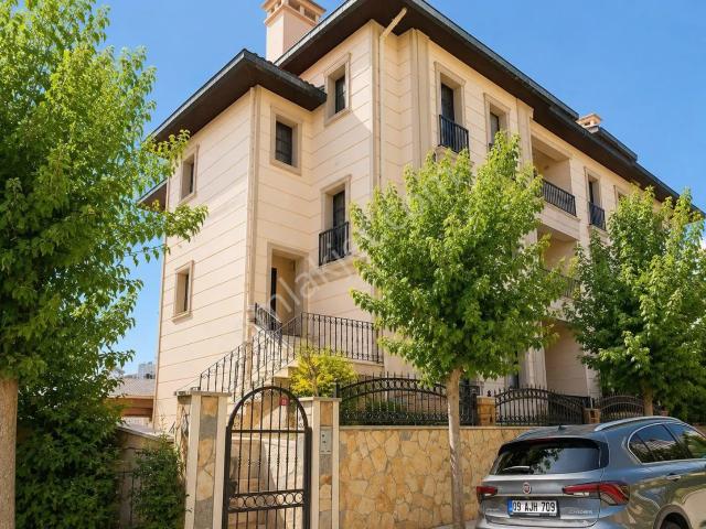 Bahçeşehir Berit Villaları'nda Kiralık Villa