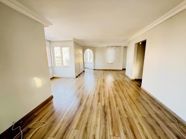 Bahçeşehir Esenkent Merkezi Mevkide Kiralık 3+1 Dubleks Daire