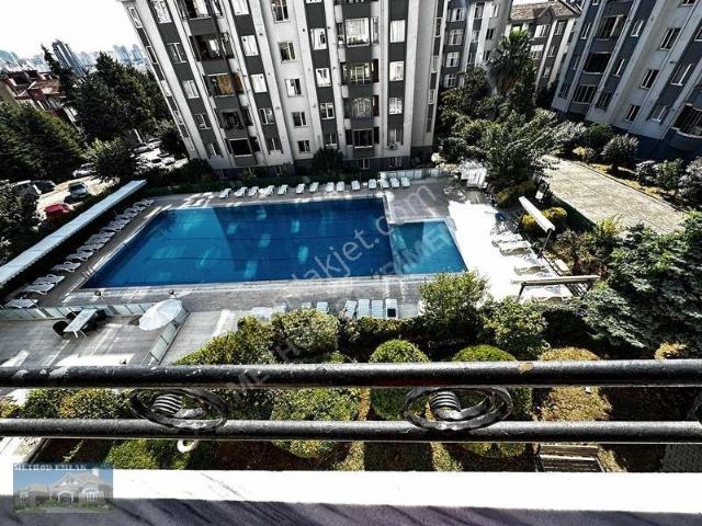 Bahçeşehir Esenkent Te Havuz Cepheli Bakımlı 122 M2