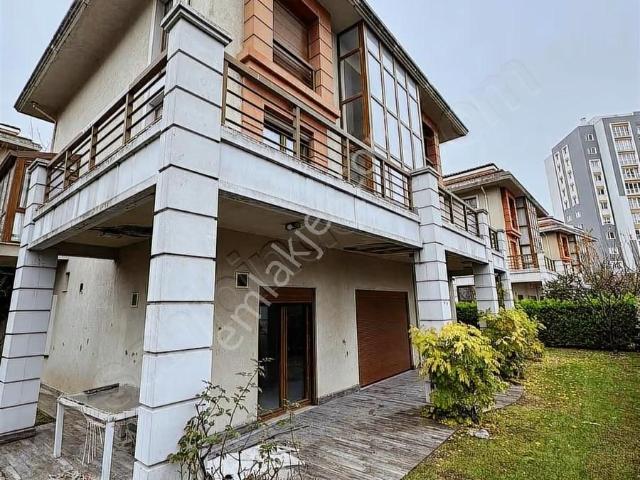 Bahçeşehir Kuzu Spradon Evler Sitesi Tam Müstakil Villa
