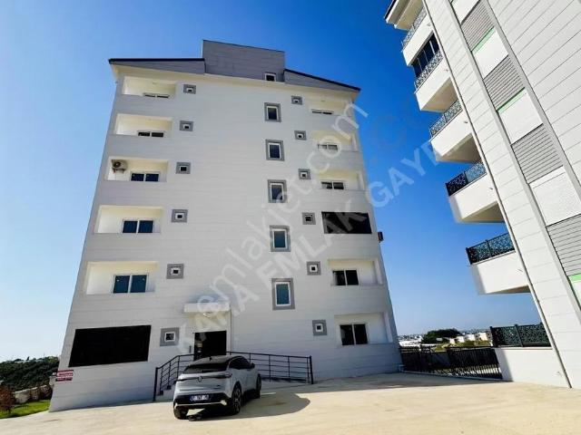 Bahçeşehir Kolj. Karşısı Satılık Daire, Ebeveyn Banyolu, Havuzlu