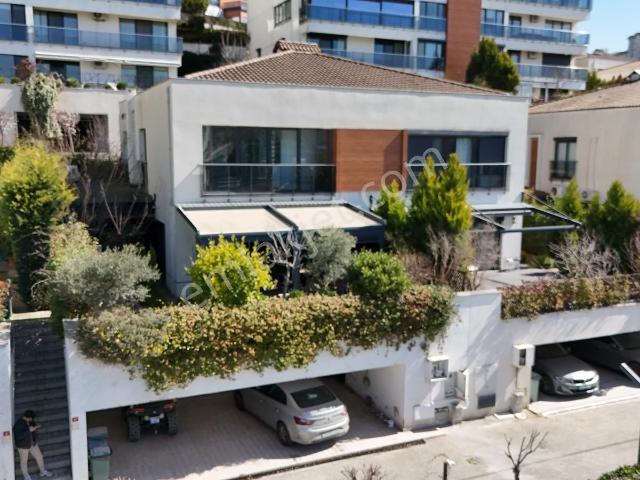 Bahçeşehir Konakları Lüks Geniş Bahçeli 5+1 Villa