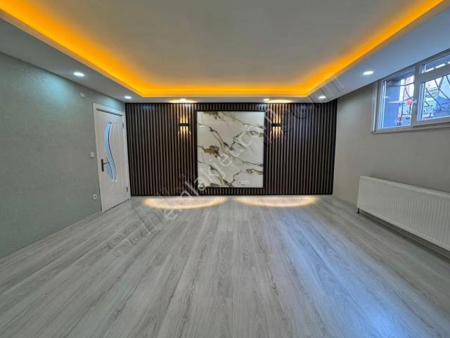 Bahçeşehir Lokasyonlu Ebeveyn Banyolu Lüks Bahçeli 3+1 Daire