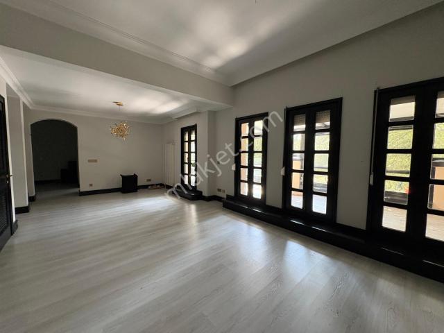Bahçeşehir 1.kısımda İkamet Veya Ticari Amaçlı Kış Bahçeli Villa